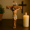 Crucifixo de Parede Madeira e Detalhes Dourados 22cm®